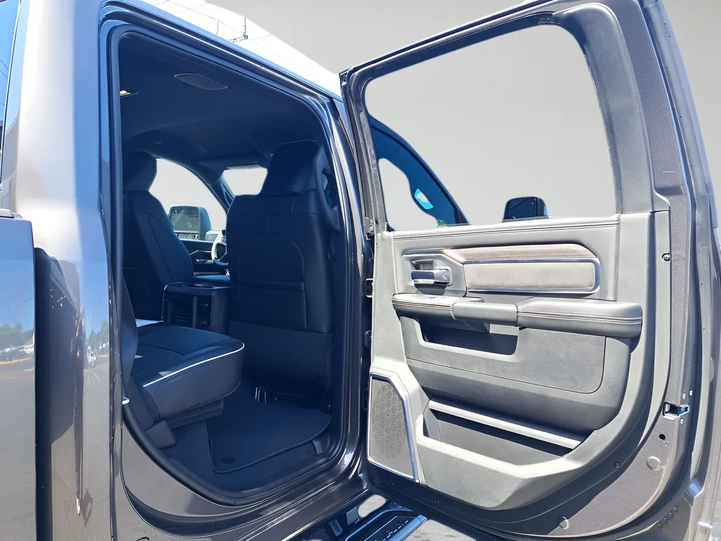 New 2026 Granite Crystal Metallic Clear-Coat Exterior Paint RAM Laramie image 13