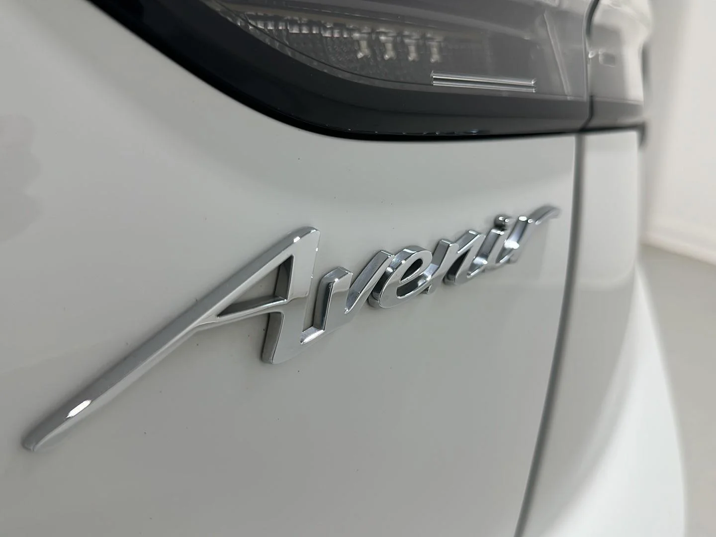 Used 2022 SUMMIT WHITE Buick Avenir image 31