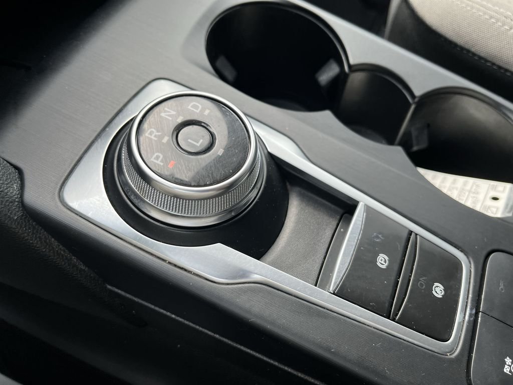 Used 2022 Silver Ford SE image 19