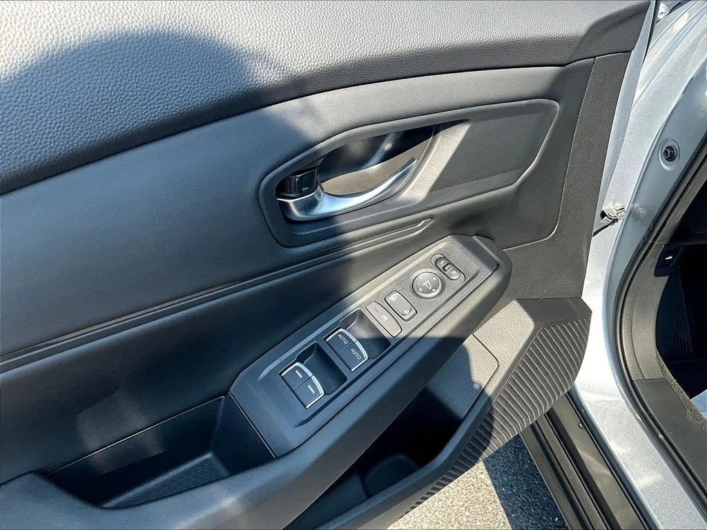 New 2026 Solar Silver Metallic Honda SE image 16
