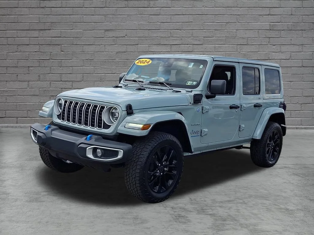 Used 2024 Earl Clearcoat Jeep Sahara image 6