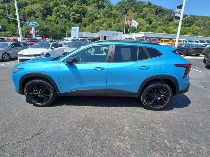 Used 2025 Blue Chevrolet ACTIV image 4