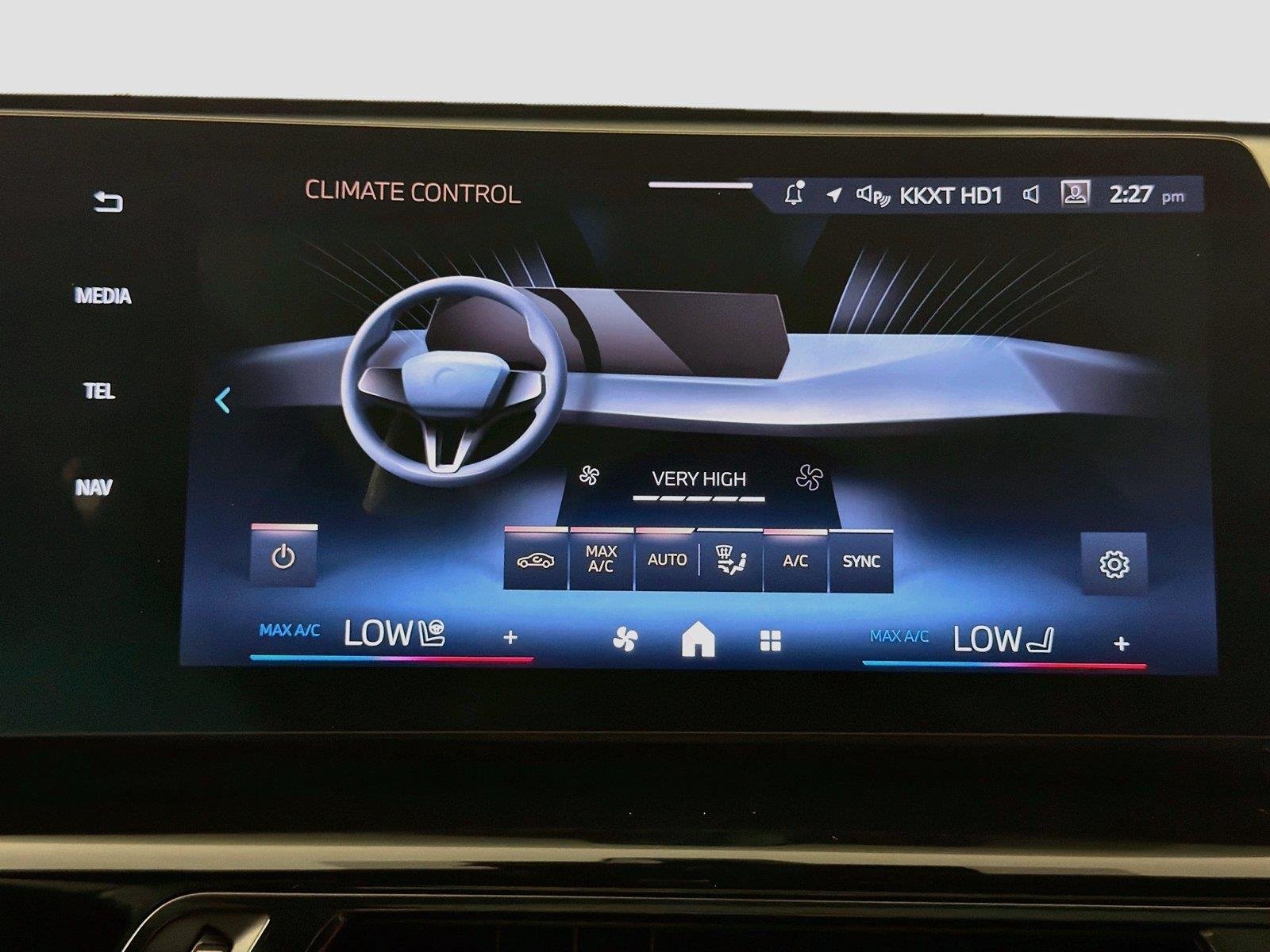 Certified Used 2025 Mineral White Metallic BMW xDrive28i image 14