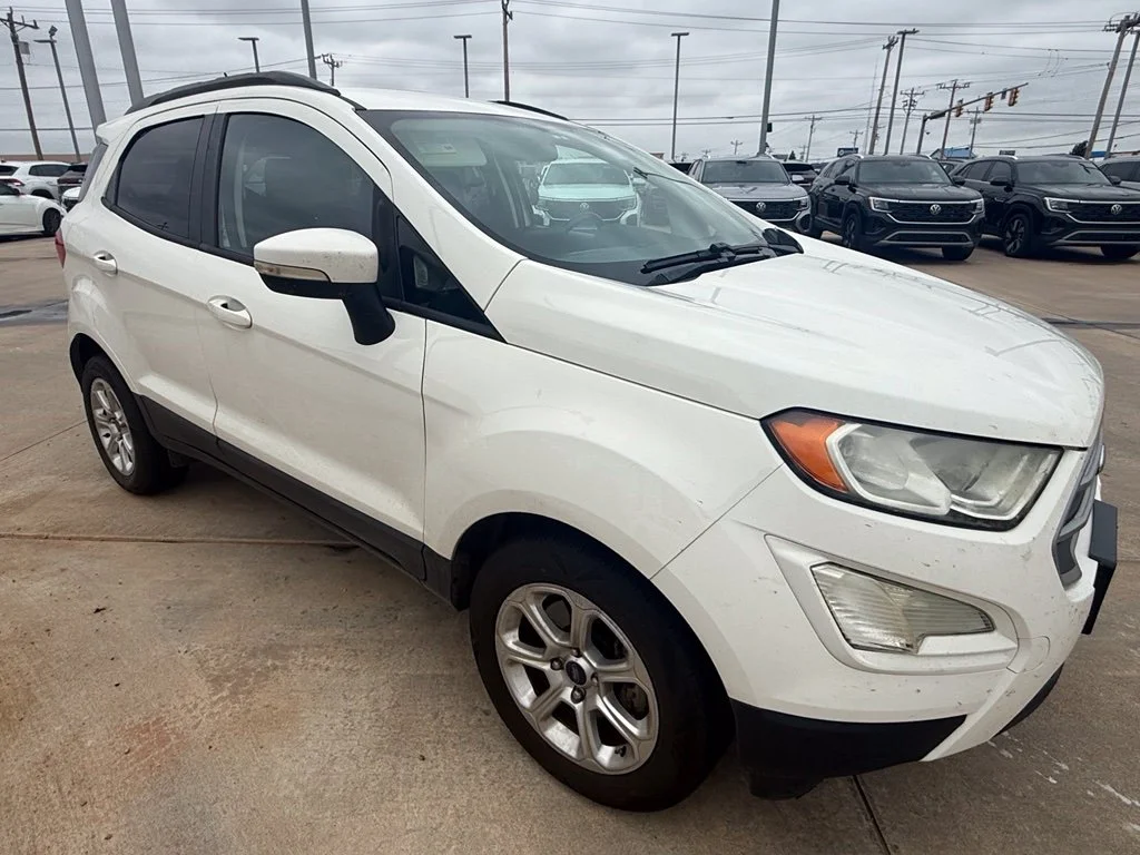Used 2018 Diamond White Ford SE image 7