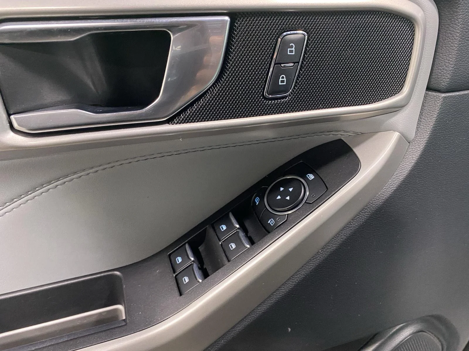 Used 2023 Black Metallic Ford XLT image 23