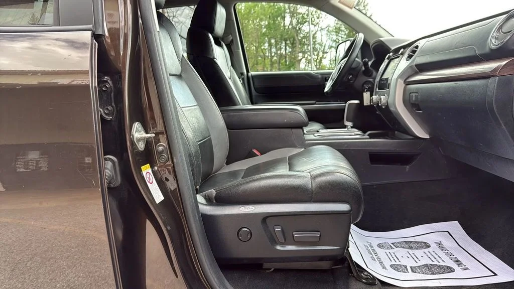 Used 2019  Toyota Limited image 7