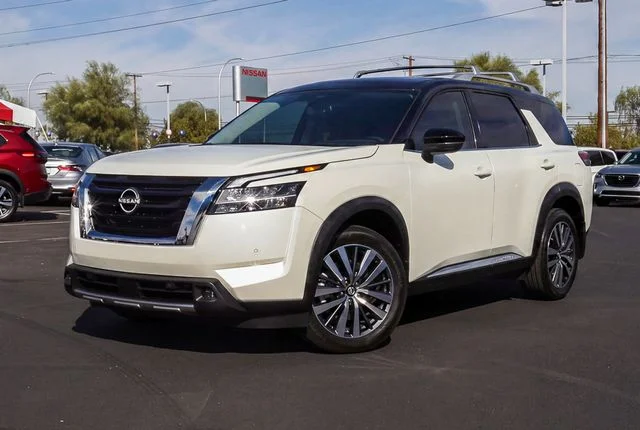 2025 Nissan Pathfinder Platinum