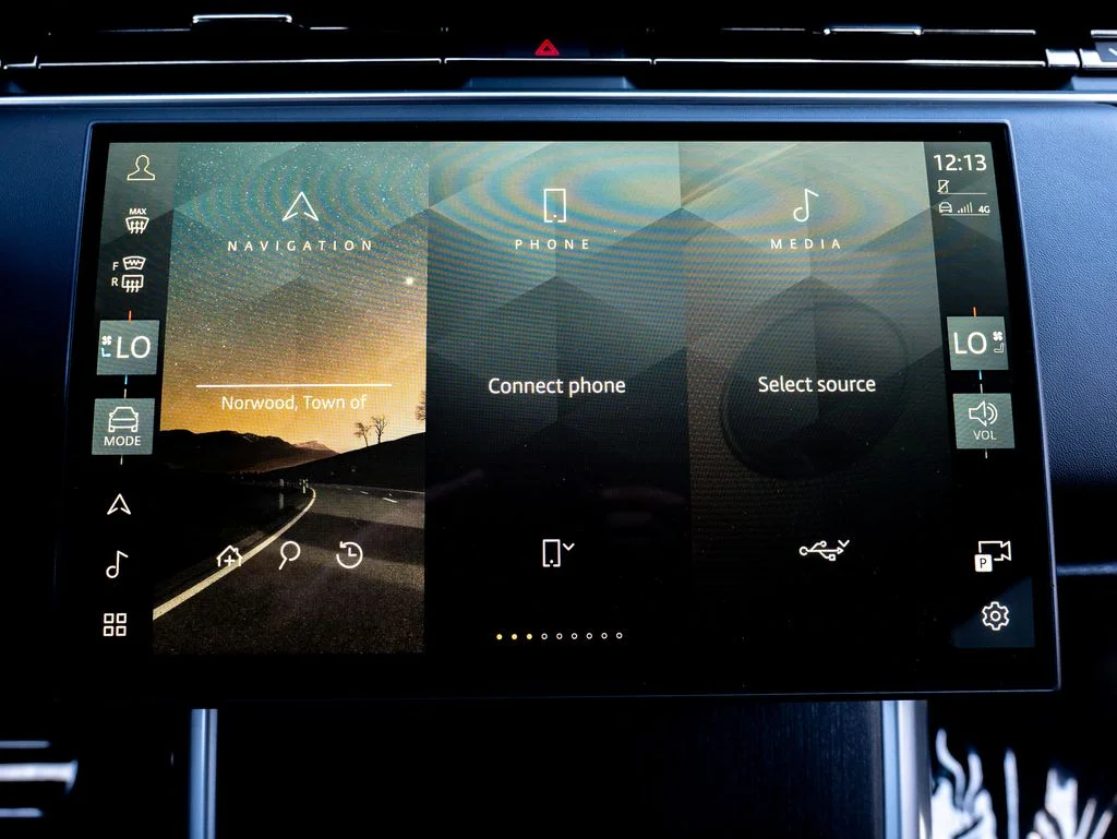 Certified Used 2025 Black Land Rover SE image 22