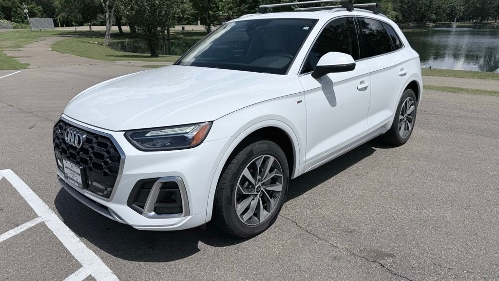 2022 Audi Q5 45 Premium's photo