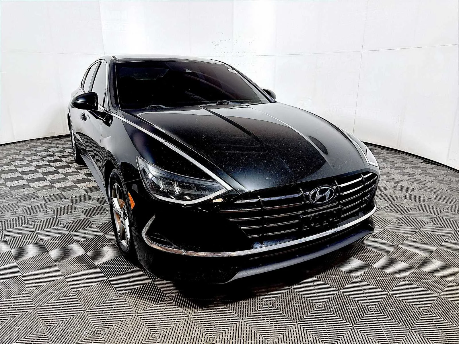 Used 2020 Hyundai Sonata SE with VIN 5NPEG4JA7LH013562 for sale in Freeport, NY