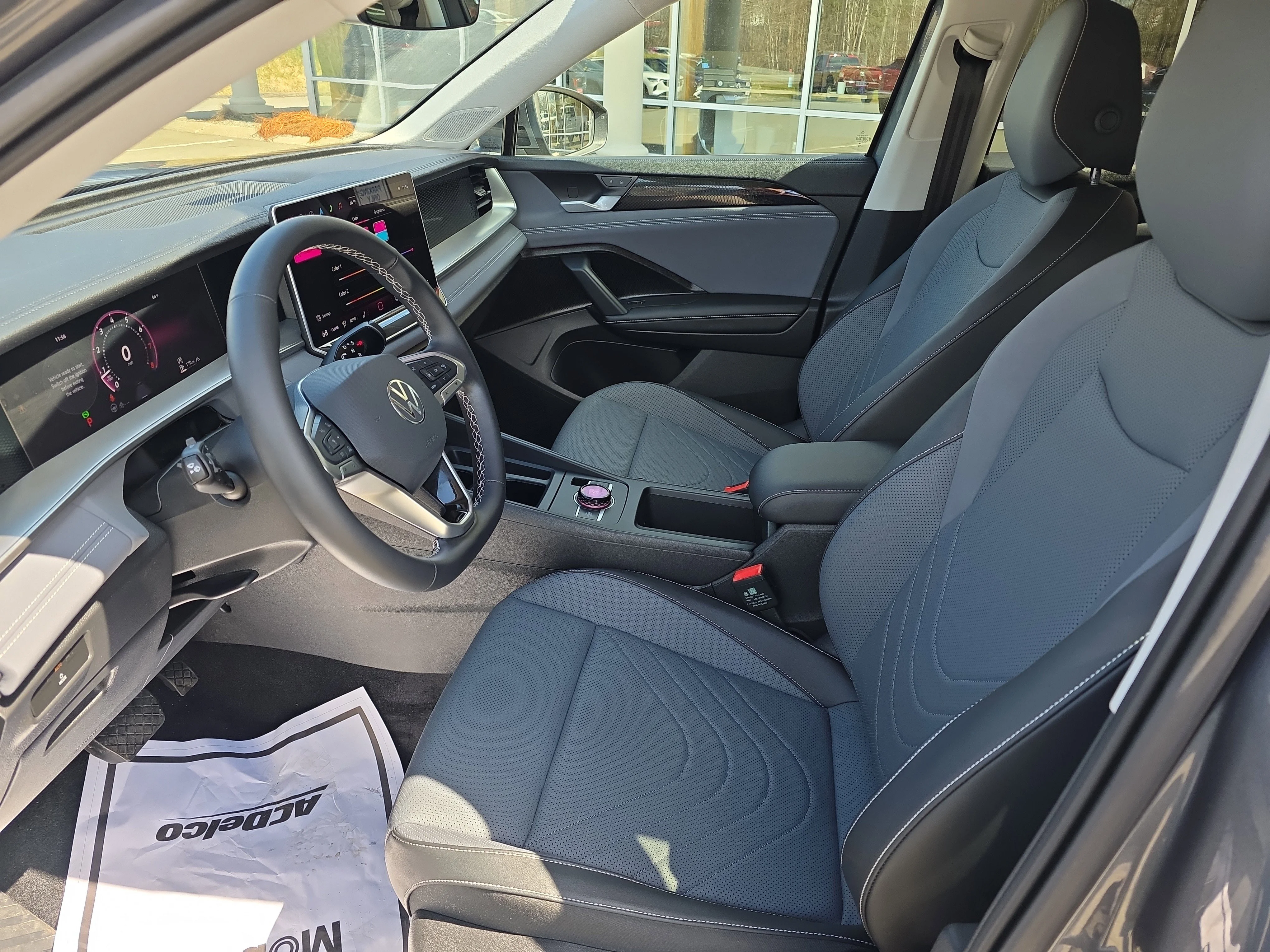 2025 Volkswagen Tiguan SE - Photo 9