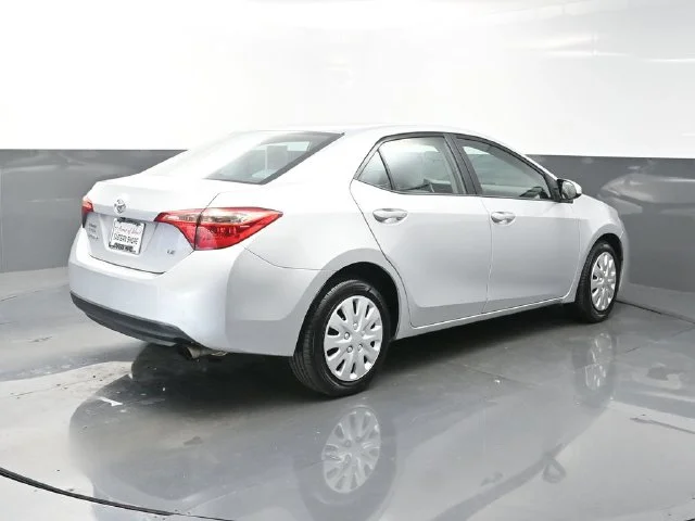 2019 Toyota Corolla LE - Photo 7