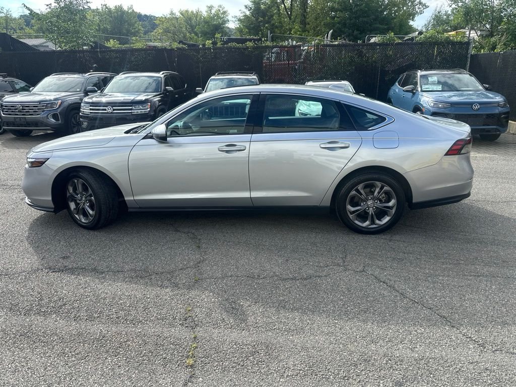 Used 2024  Honda EX image 3