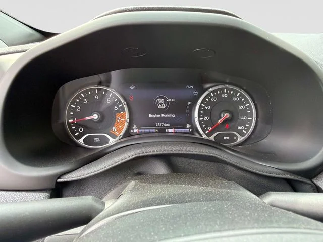 Used 2022 Red Jeep Latitude image 26