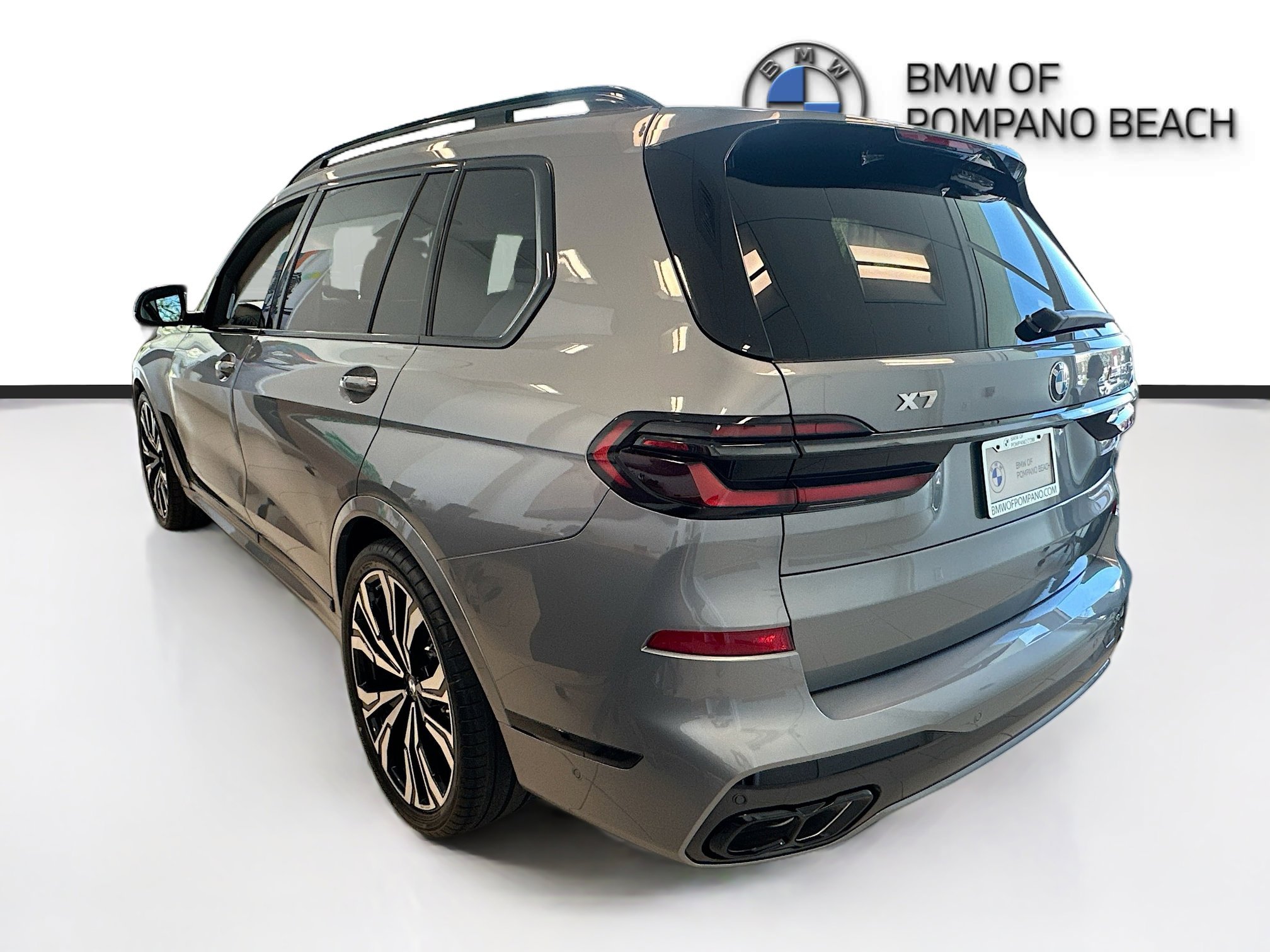 New 2026 Skyscraper Grey Metallic BMW M60i image 5