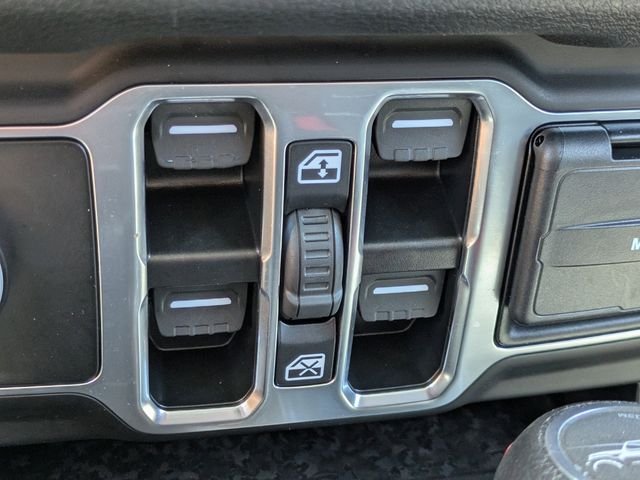 Used 2025 White Jeep Sport S image 29