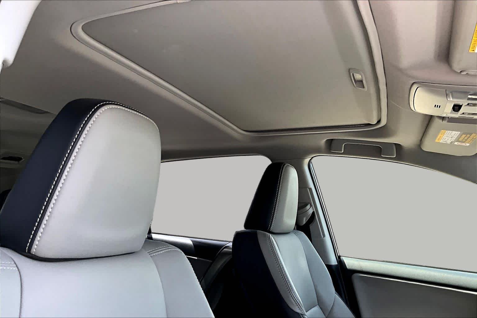 Used 2018 Galactic Aqua Mica Toyota Limited image 14
