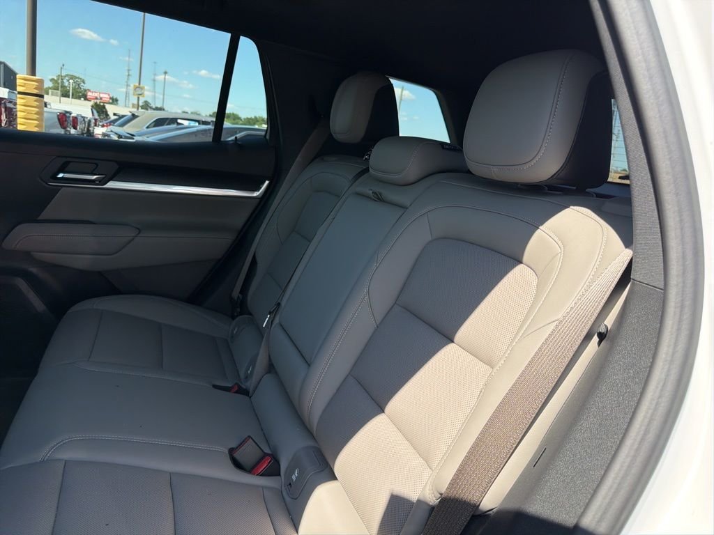 Used 2025 White GMC Elevation image 15