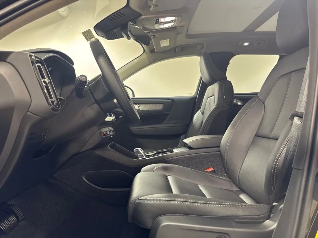 New 2026 Onyx Black Volvo B5 Plus image 19