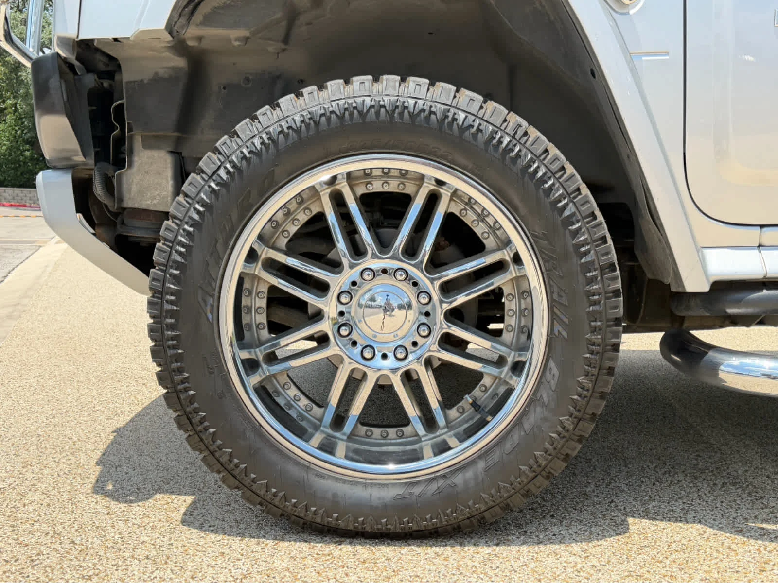 Used 2009 Silver Ice Metallic HUMMER SUV Luxury image 7