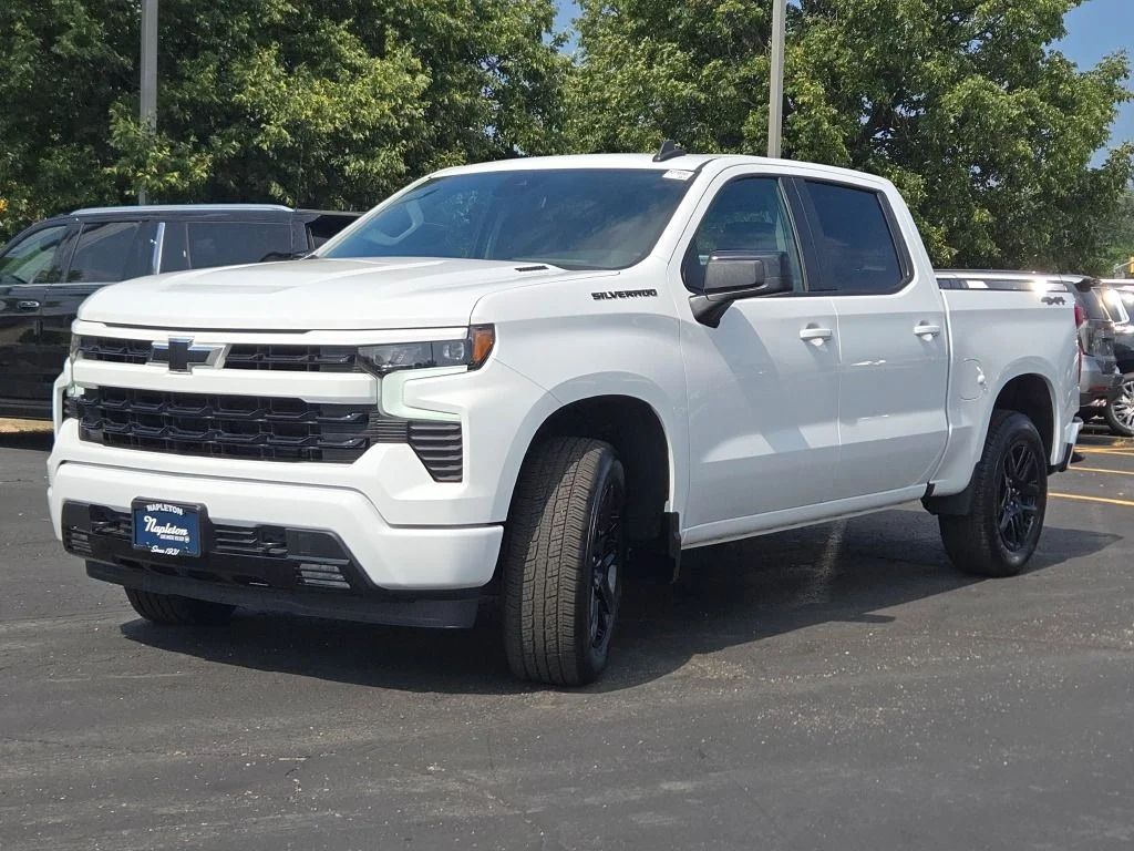 Used 2025 White Chevrolet RST image 5
