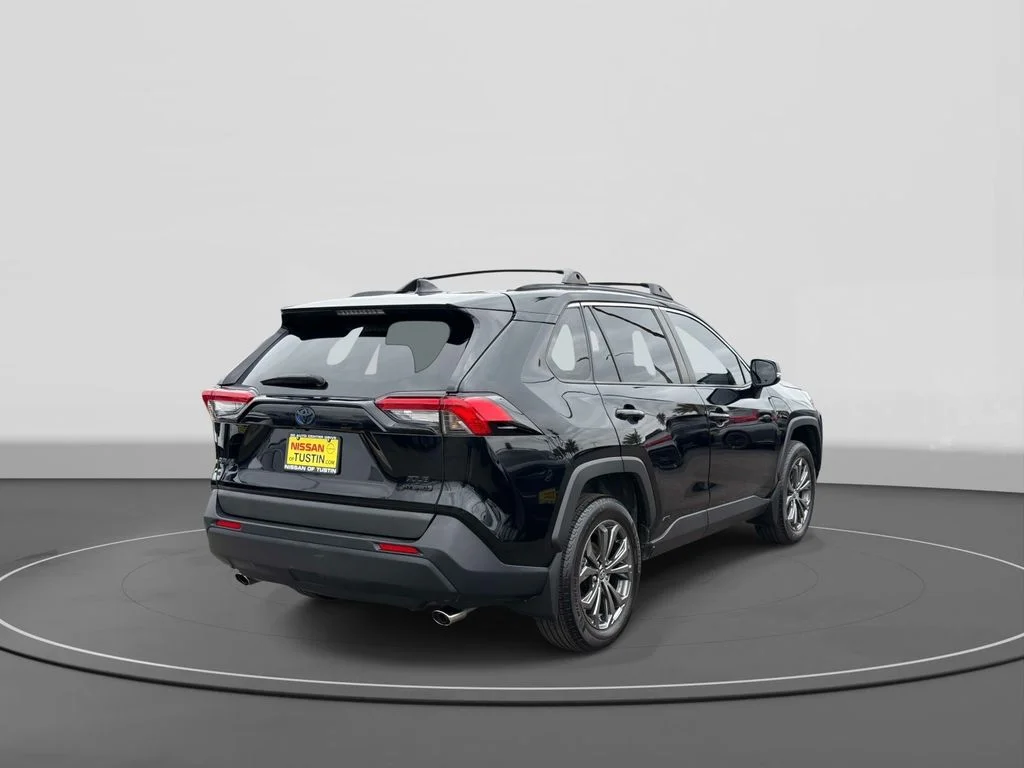 Used 2022 Midnight Black Metallic Toyota XLE Premium image 5
