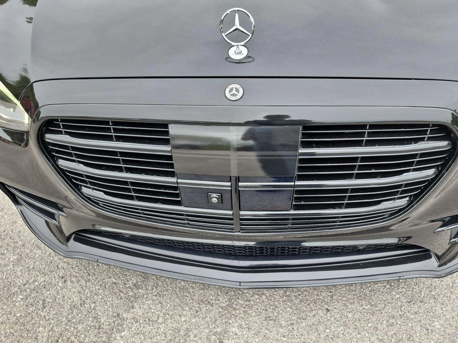 Used 2025 Obsidian Black Metallic Mercedes-Benz S 580e image 13