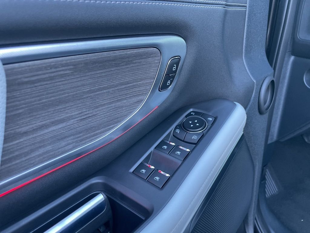 Used 2025 Black Ford Platinum image 18