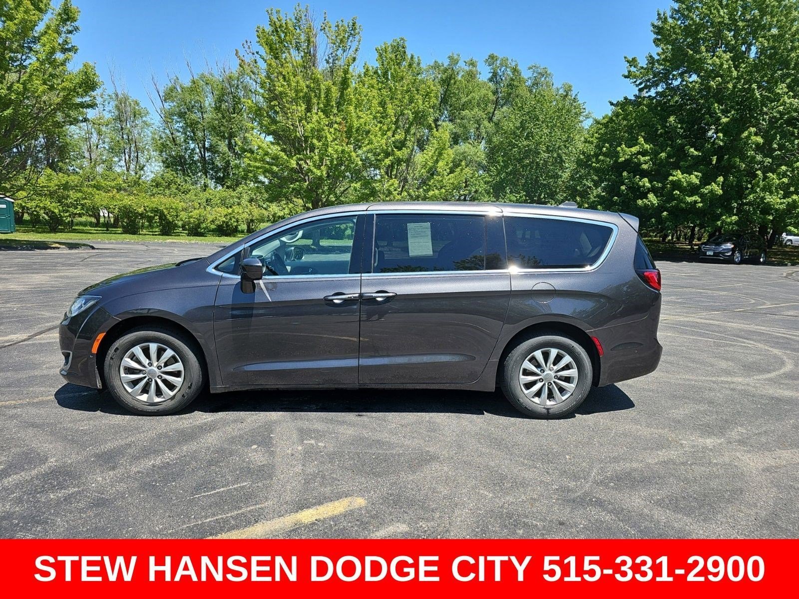 2019 Chrysler Pacifica Touring Plus's photo