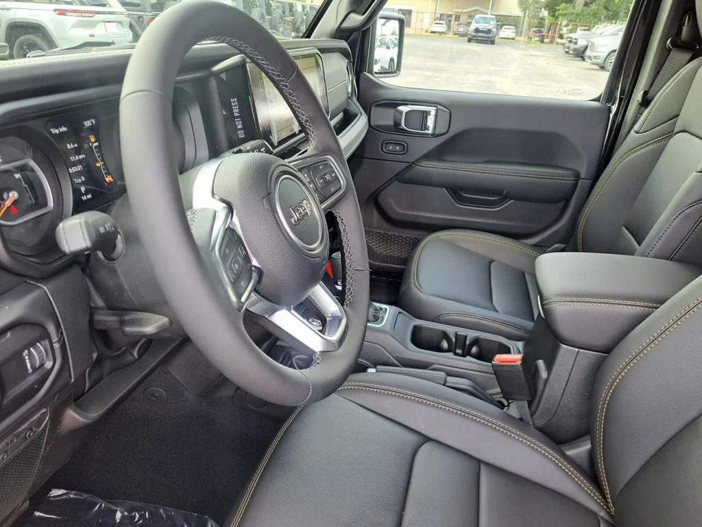2025 Jeep Wrangler 4-Door Sahara - Photo 16