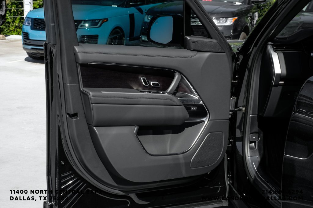 New 2027 Santorini Black Metallic Land Rover SE image 47