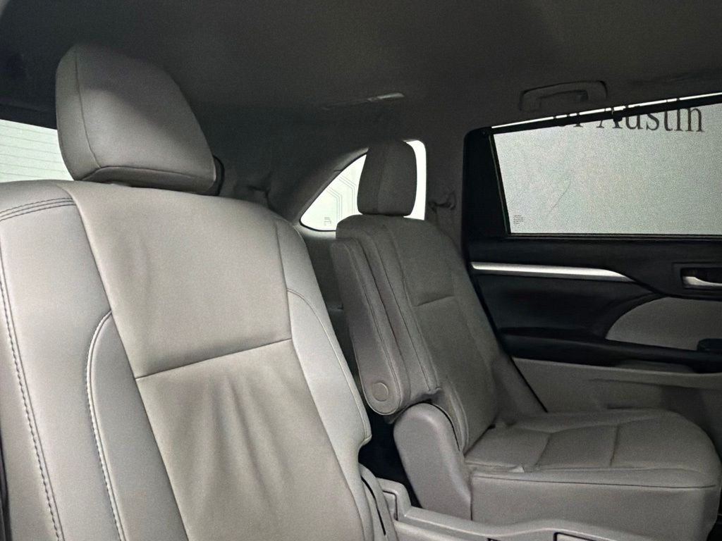 Used 2019 Green Toyota XLE image 24