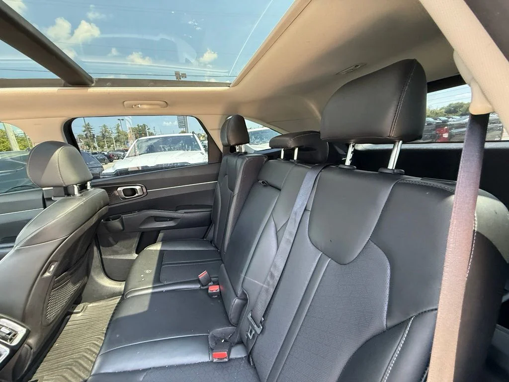 Used 2021 Black Kia S image 25