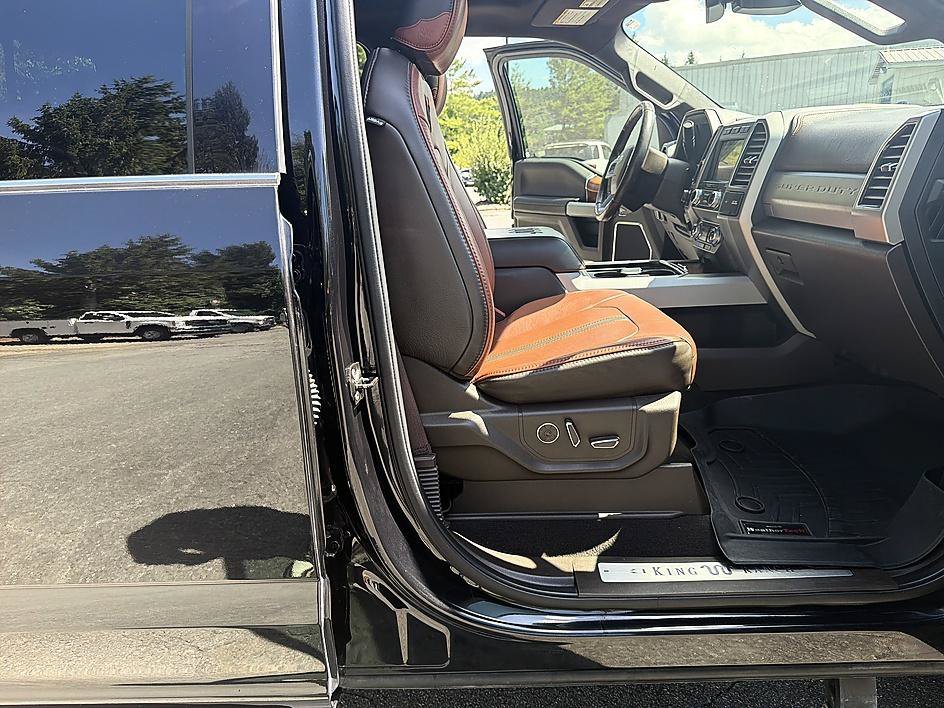 Used 2019 Black Metallic Ford King Ranch image 21