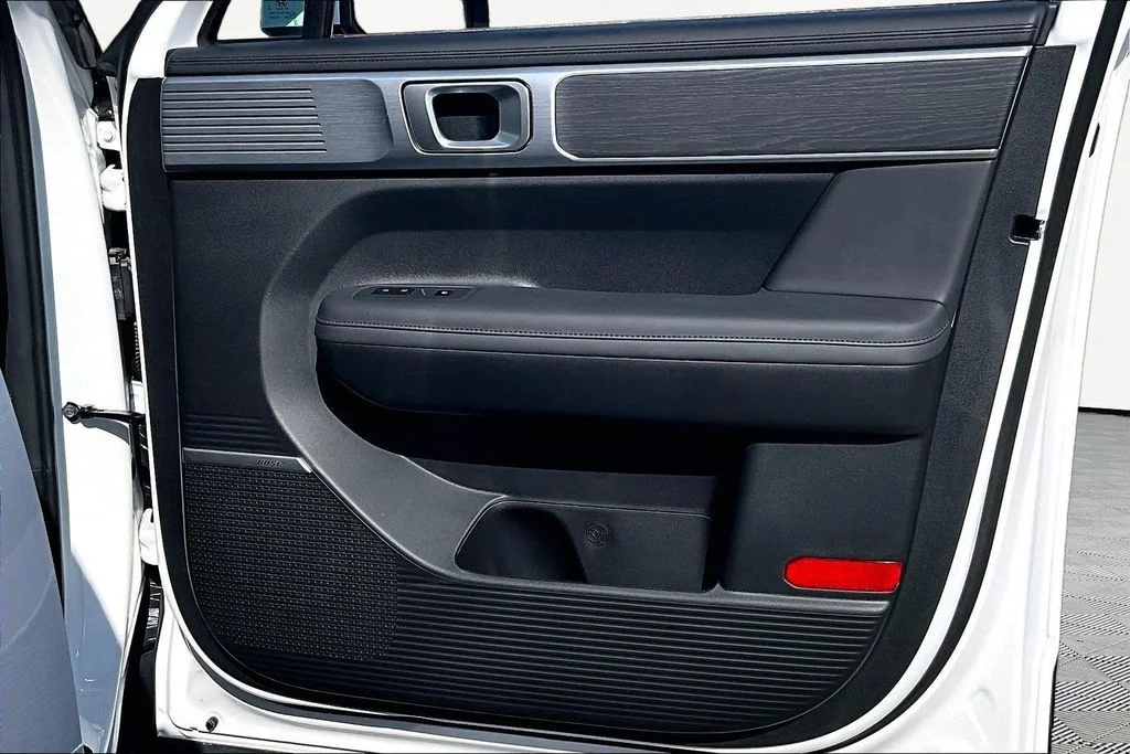 2025 Hyundai Santa Fe Limited - Photo 24