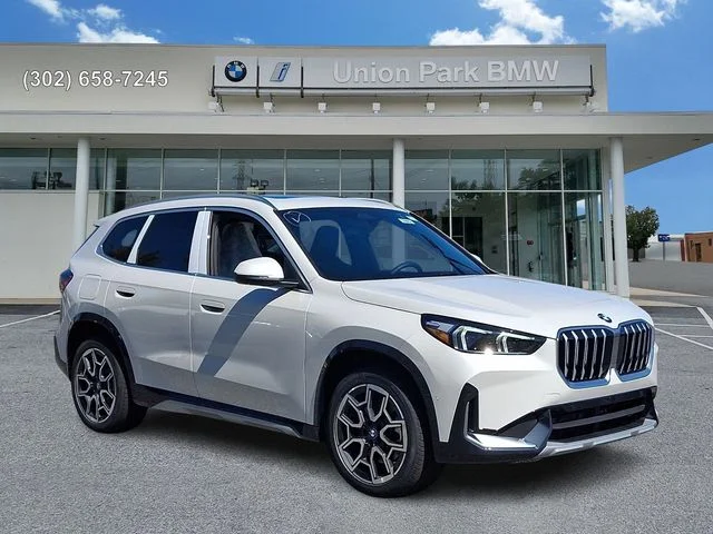 New 2026 Mineral White Metallic BMW xDrive28i image 3