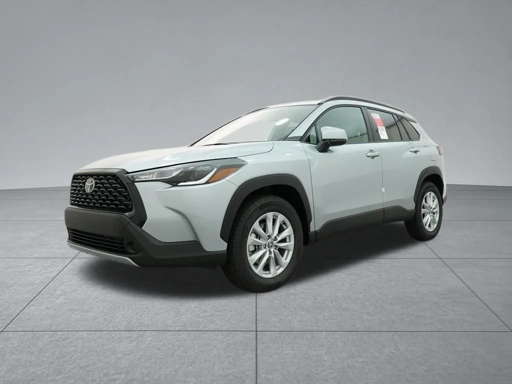 Used 2022 Silver Toyota LE image 20