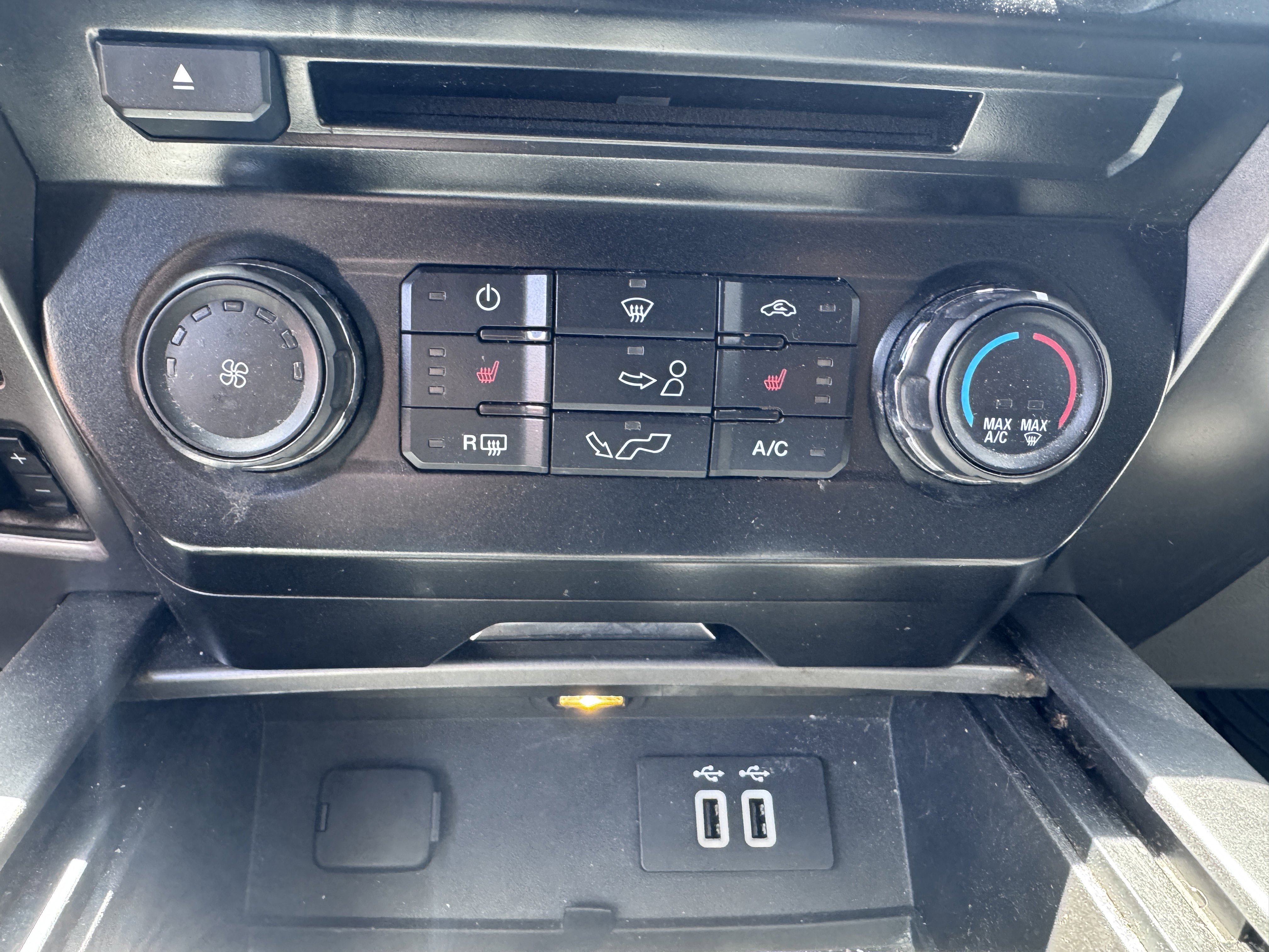 Used 2016 Black Ford XLT image 26