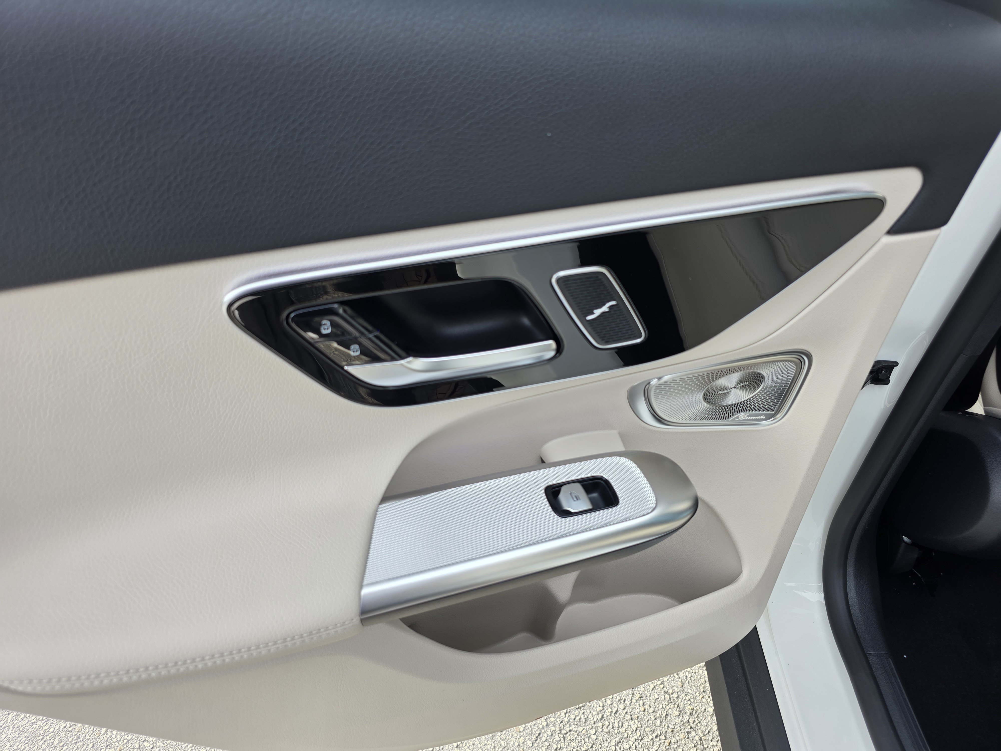 New 2026 Polar White Mercedes-Benz GLC 300 image 15
