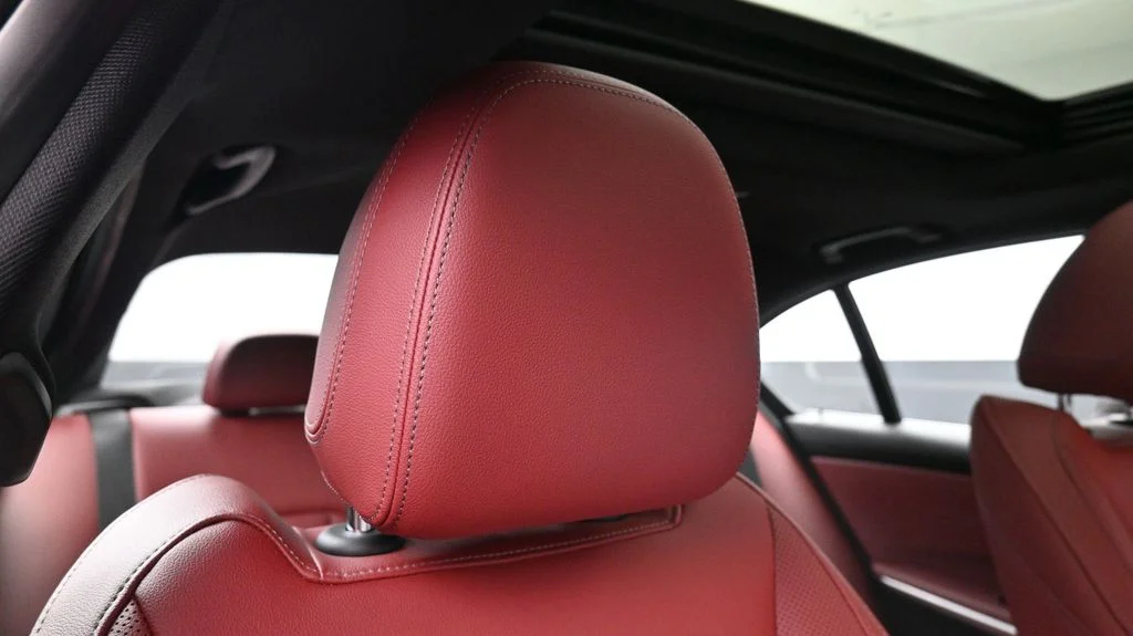 2024 BMW 3 Series 330i - Photo 18