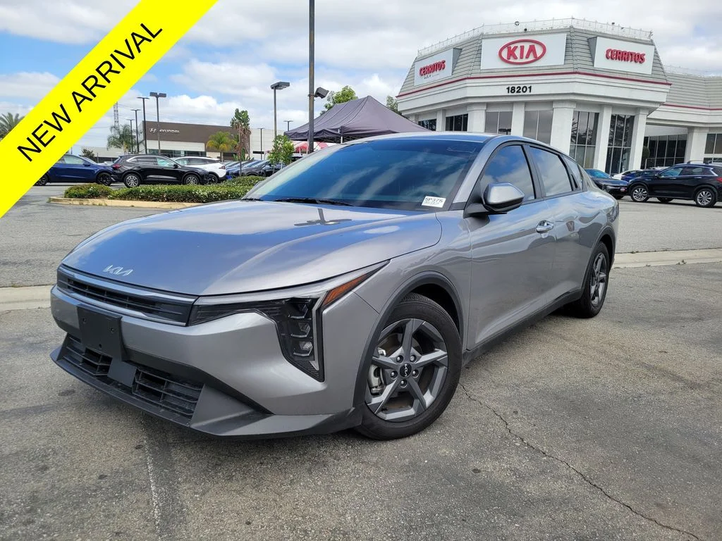 2025 Kia K4 LXS AT's photo