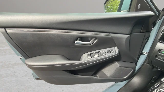 Used 2025  Nissan SV image 17