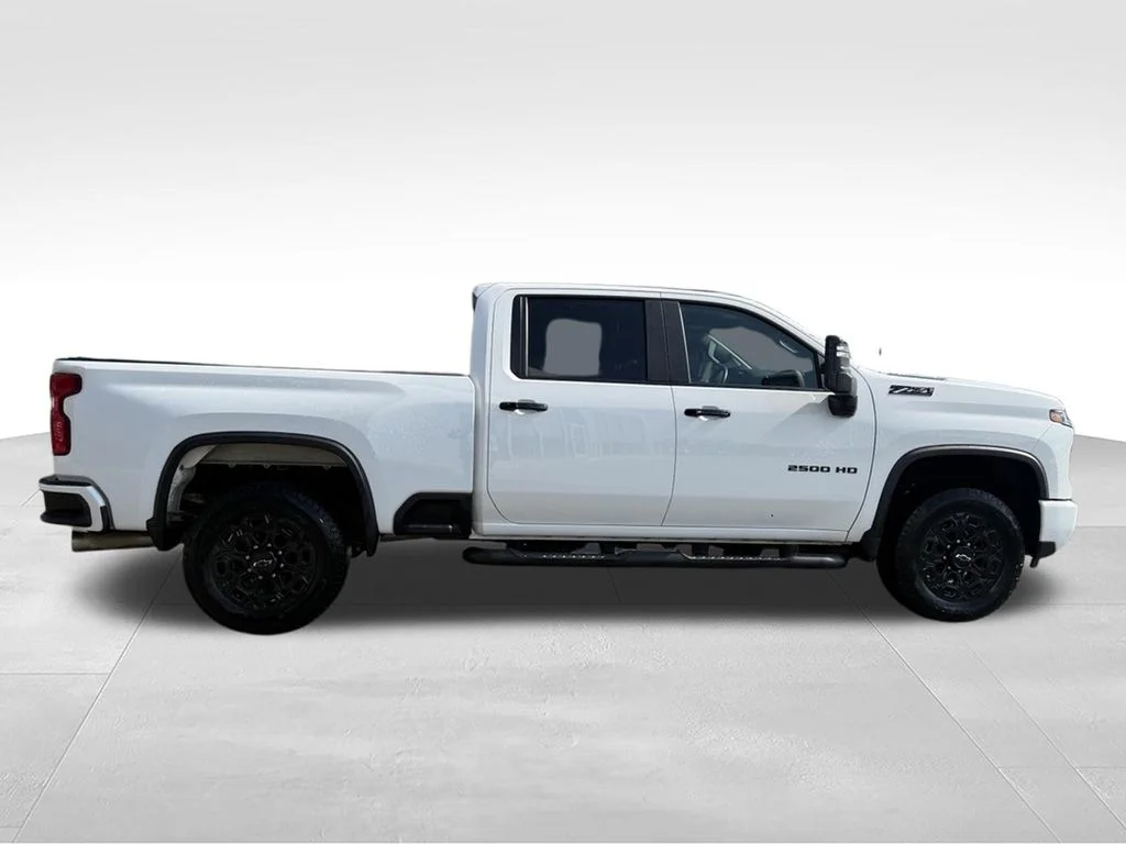 Used 2024 White Chevrolet LT image 26