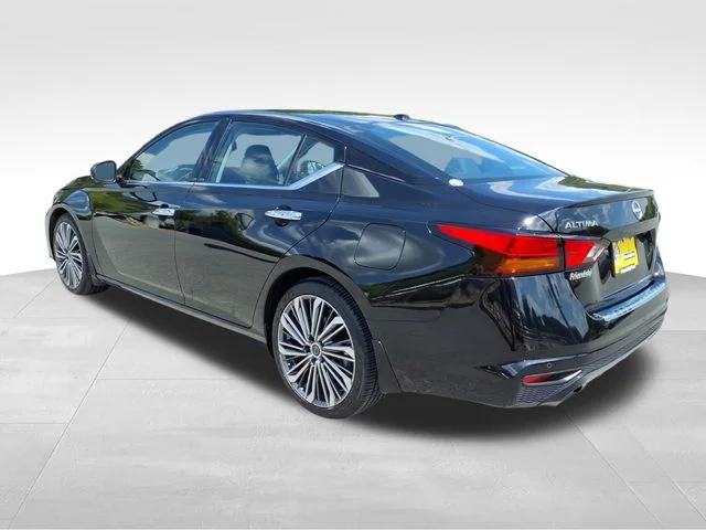 Used 2023 Black Nissan 2.5 SL image 11