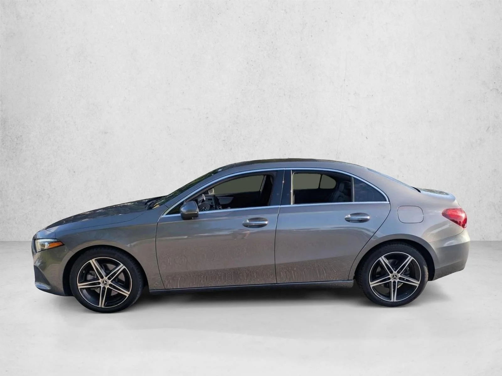 Used 2022 Mountain Grey Metallic Mercedes-Benz A 220 image 6