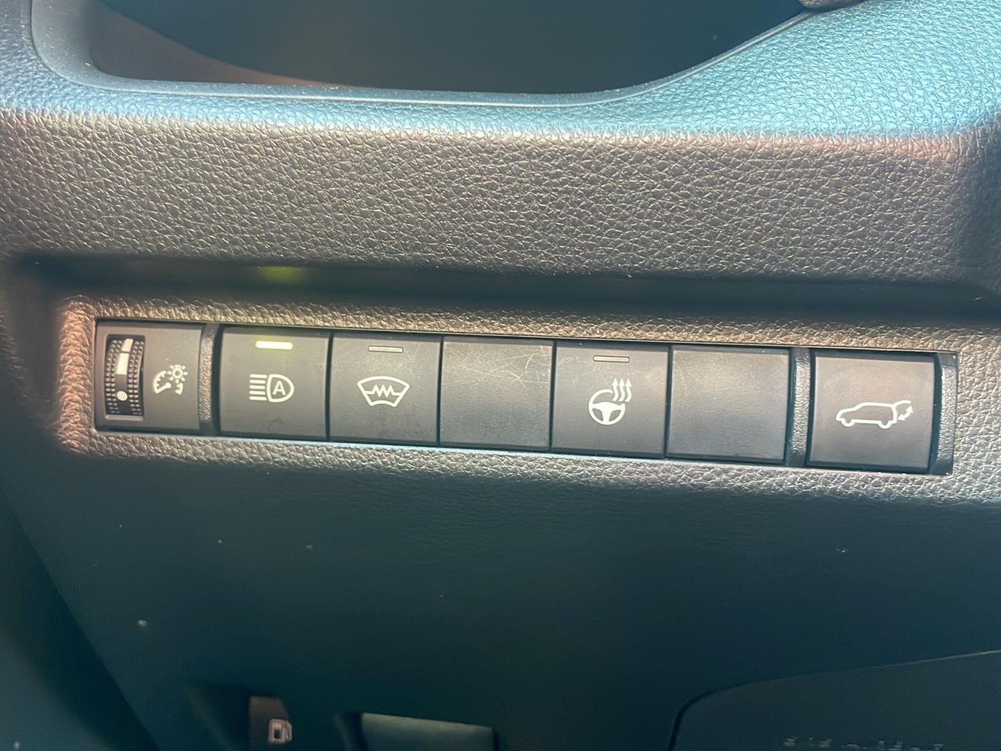 Used 2023 Ice Cap Toyota SE image 4