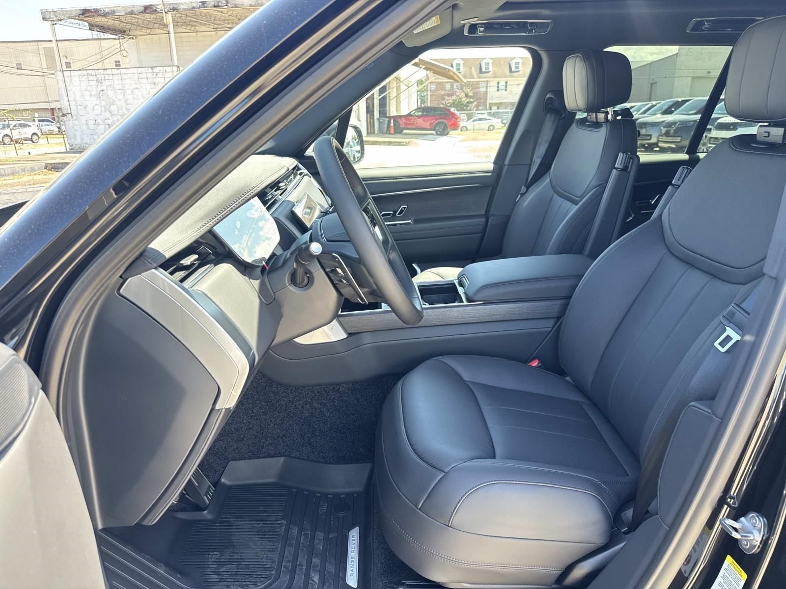 New 2026 Santorini Black Land Rover SE image 10