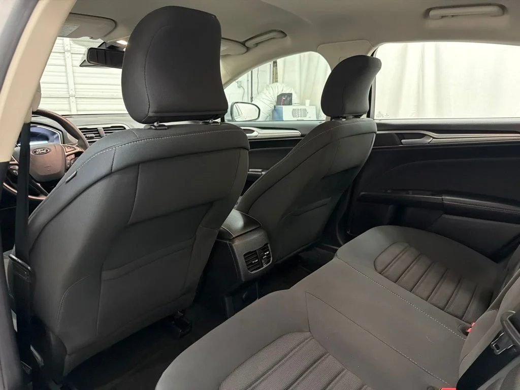 Used 2019 Silver Ford SE image 23