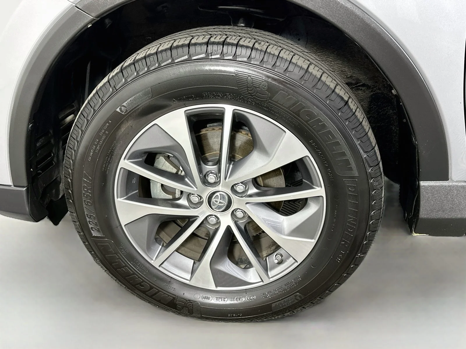 Used 2017 Silver Toyota XLE image 29