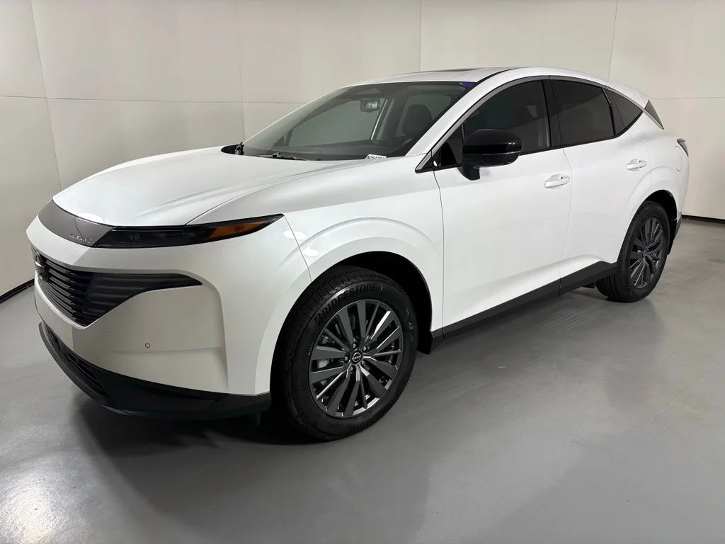 New 2026 White Nissan SL image 4